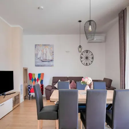 Villa First Hill With Heated Pool Villa *